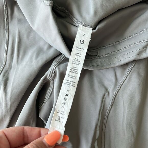 Lululemon • Base Pace High-Rise Reflective Tight 25"
Gull Grey - Picture 5 of 6